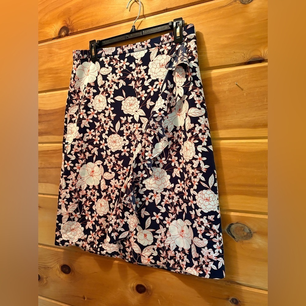 Banana Republic Skirt with Ruffle Accent size 8